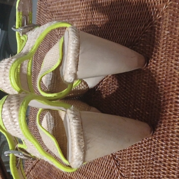 Shoes - Picture 2 of 8